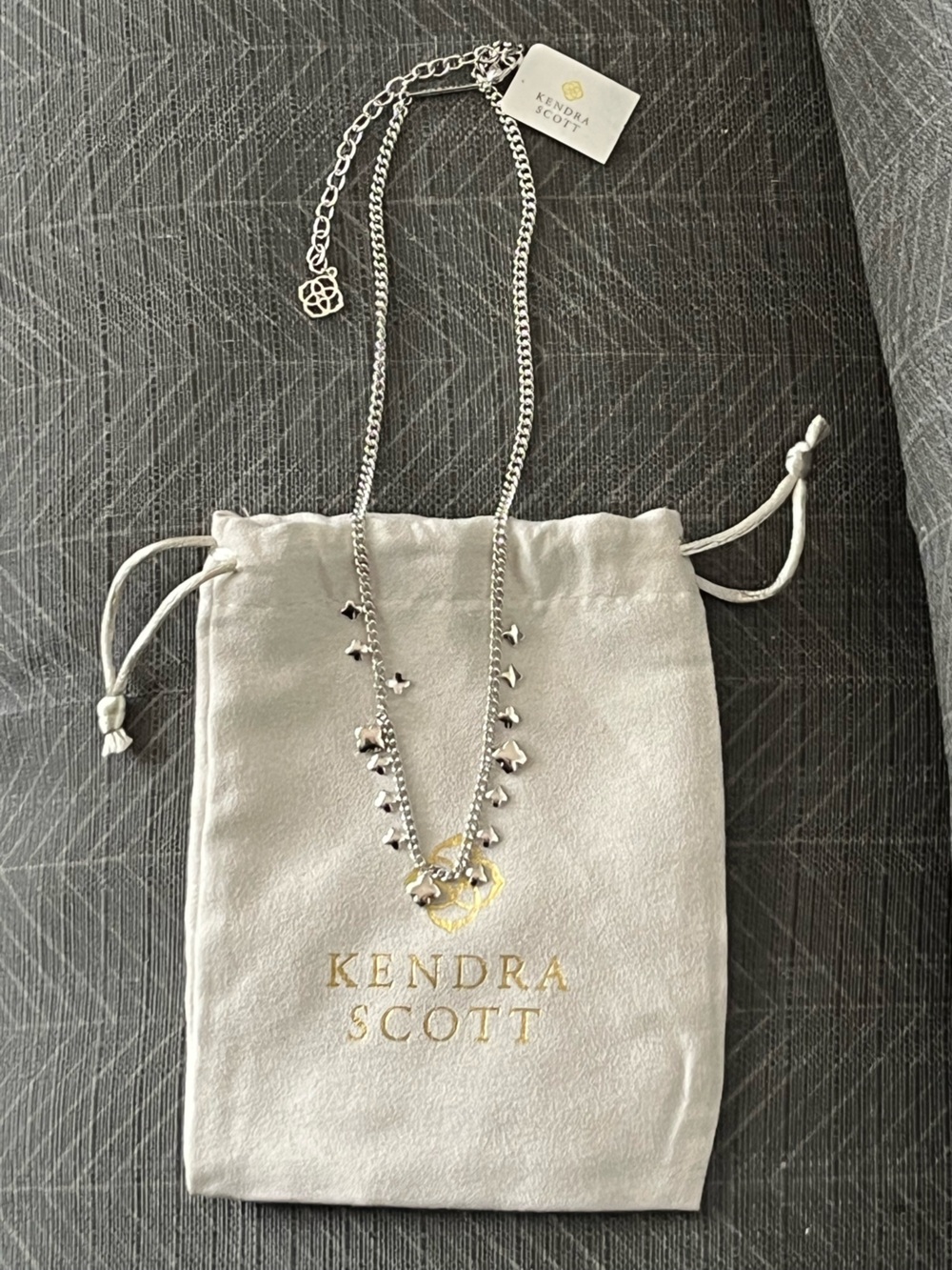 NWT Kendra Scott Silver Chain Necklace with Layered Clover Charms AND Dust Bag - Picture 5 of 9